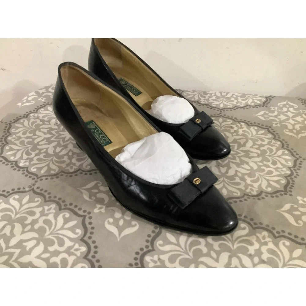 Gucci flats size 39 B in black Us 8